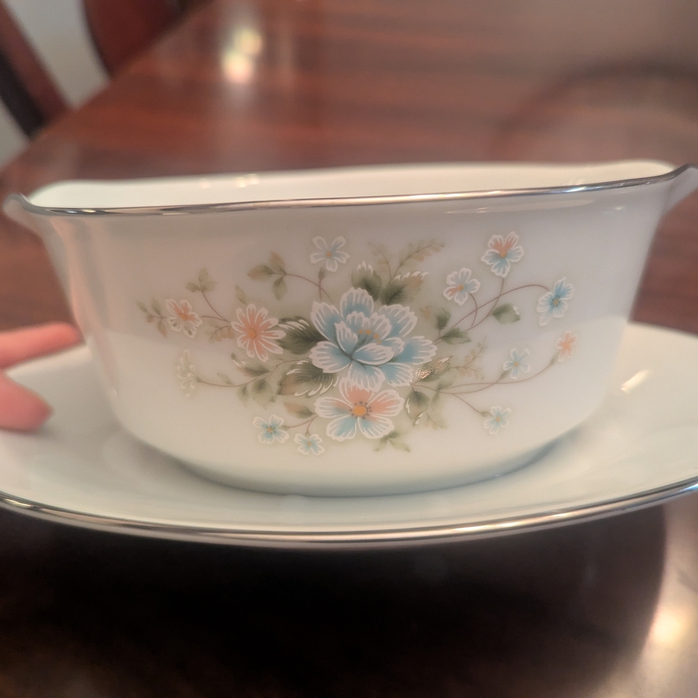 Noritake "Poetry" Gravy Boat with Attached Underplate